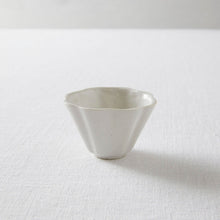 画像をギャラリービューアに読み込む, 中村豊実 輪花茶杯
