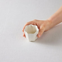 画像をギャラリービューアに読み込む, 亀田文 花形カップ
