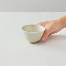 画像をギャラリービューアに読み込む, 稲村真耶 月光釉茶杯
