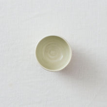 画像をギャラリービューアに読み込む, タナカシゲオ 青花秋草文盃（約70ml）
