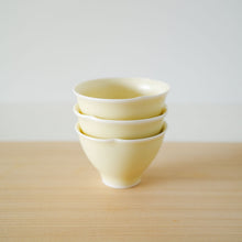 画像をギャラリービューアに読み込む, 村田匠也 黄釉茶杯
